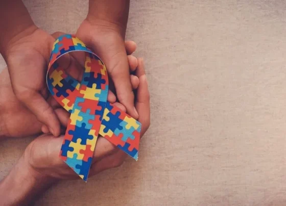 Mulheres são as principais cuidadoras de pessoas com autismo no Brasil, segundo pesquisa.