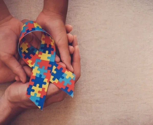 Mulheres são as principais cuidadoras de pessoas com autismo no Brasil, segundo pesquisa.