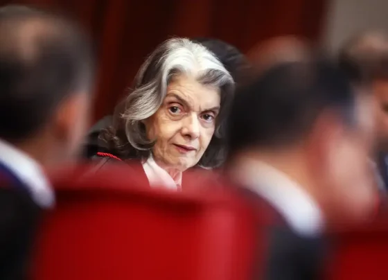 Ministra Cármen Lúcia anuncia antecipação da eleição para novos dirigentes do TSE.