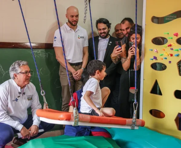 Estudo mostra que maioria dos autistas no Brasil recebe diagnóstico na infância.