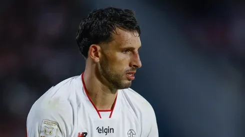 Atacante Calleri critica atuação do São Paulo após eliminação na Copa do Brasil.