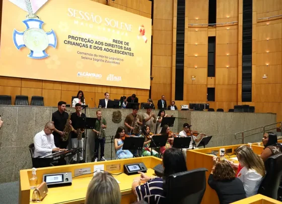 Deputado homenageia rede infantojuvenil no ES