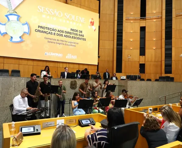 Deputado homenageia rede infantojuvenil no ES