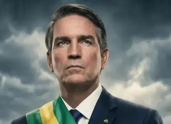 Senador Flávio Bolsonaro fala sobre financiamento de filme biográfico sobre Jair Bolsonaro.