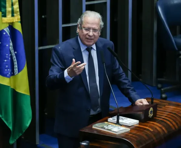 Dirceu se encontra em boas condições clínicas, mas permanecerá internado para iniciar o tratamento para a doença