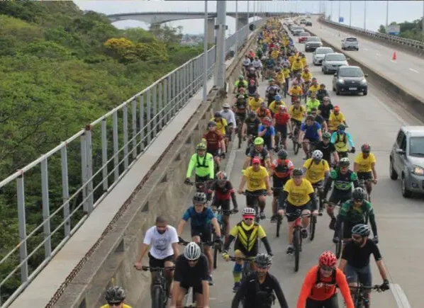 Participantes durante edição anterior do Pedalaço Pela Paz, em Vitória.