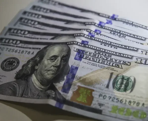 Dólar recua para R$ 5,123 enquanto Ibovespa sobe 1,22% em 9 de outubro.